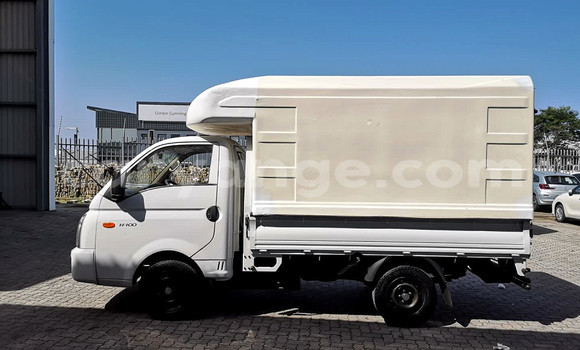 Buy Used Hyundai H1 White Car in Gobabis in Omaheke Buy Used Hyundai H1 White Car in Gobabis in Omaheke
