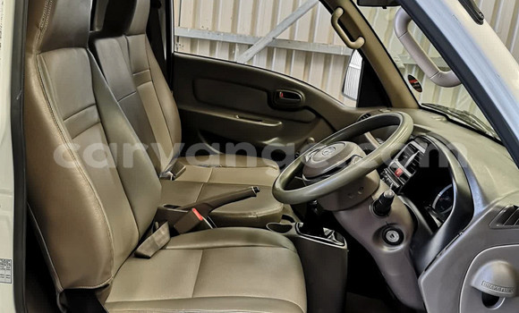 Buy Used Hyundai H1 White Car in Gobabis in Omaheke Buy Used Hyundai H1 White Car in Gobabis in Omaheke