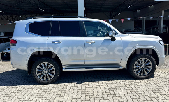 Buy Used Toyota Land Cruiser Silver Car in Gobabis in Omaheke Buy Used Toyota Land Cruiser Silver Car in Gobabis in Omaheke