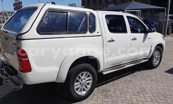 Buy Used Toyota Hilux White Car in Gobabis in Omaheke