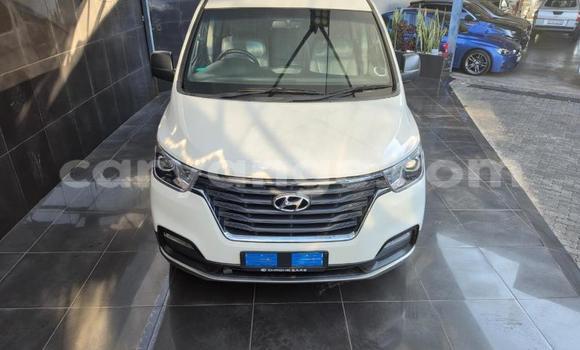 Buy Used Hyundai H1 White Car in Gobabis in Omaheke