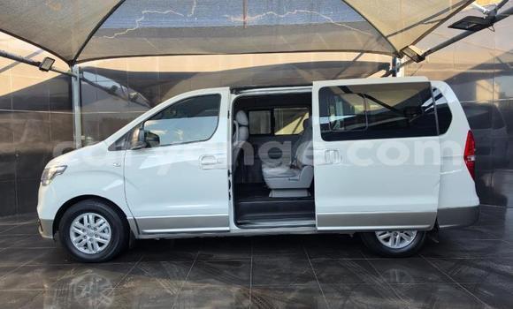 Acheter Occasion Voiture Hyundai H1 Blanc à Gobabis, Omaheke Acheter Occasion Voiture Hyundai H1 Blanc à Gobabis, Omaheke