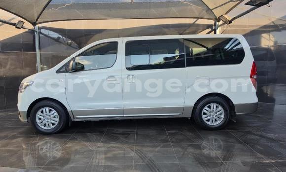 Acheter Occasion Voiture Hyundai H1 Blanc à Gobabis, Omaheke Acheter Occasion Voiture Hyundai H1 Blanc à Gobabis, Omaheke