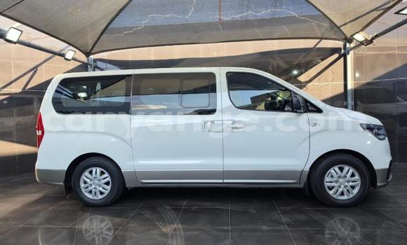 Acheter Occasion Voiture Hyundai H1 Blanc à Gobabis, Omaheke Acheter Occasion Voiture Hyundai H1 Blanc à Gobabis, Omaheke
