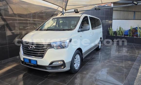 Acheter Occasion Voiture Hyundai H1 Blanc à Gobabis, Omaheke Acheter Occasion Voiture Hyundai H1 Blanc à Gobabis, Omaheke