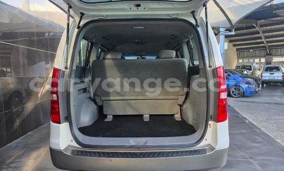 Acheter Occasion Voiture Hyundai H1 Blanc à Gobabis, Omaheke Acheter Occasion Voiture Hyundai H1 Blanc à Gobabis, Omaheke