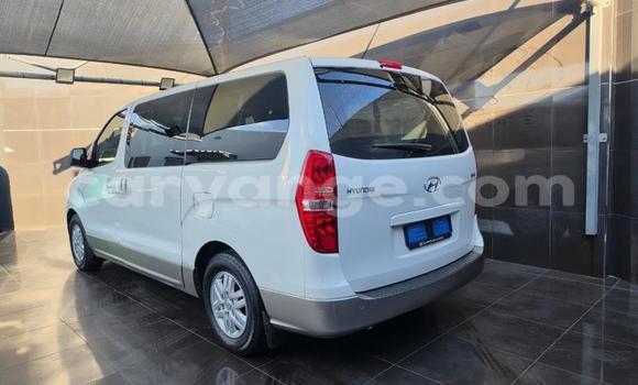 Acheter Occasion Voiture Hyundai H1 Blanc à Gobabis, Omaheke Acheter Occasion Voiture Hyundai H1 Blanc à Gobabis, Omaheke