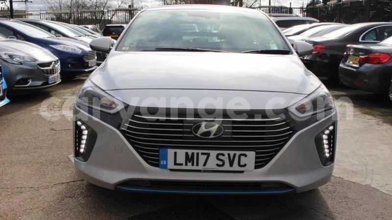 Big with watermark 2017 hyundaiioniq 1.6 gdi premium dct 5dr 2