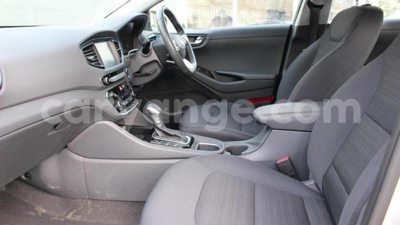 Big with watermark 2017 hyundaiioniq 1.6 gdi premium dct 5dr 6