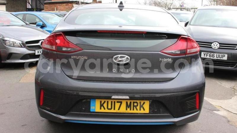 Big with watermark 2017 hyundaiioniq 1.6 gdi se dct 5dr 3