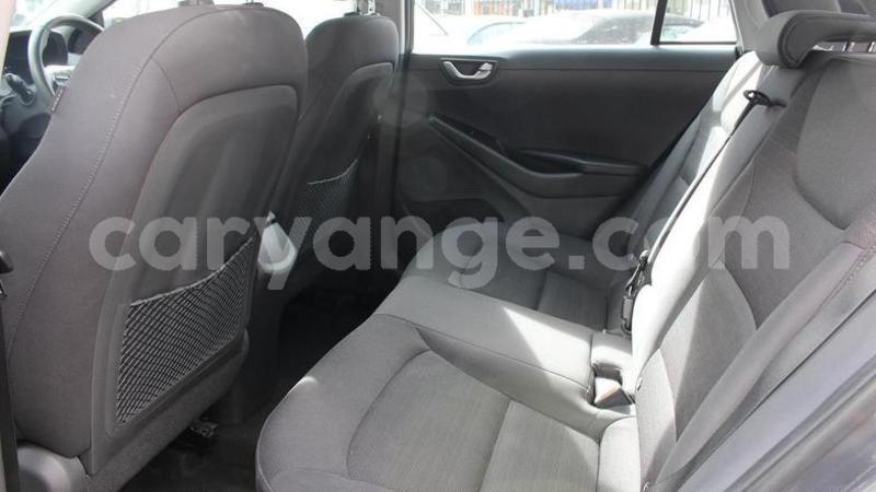 Big with watermark 2017 hyundaiioniq 1.6 gdi se dct 5dr 4