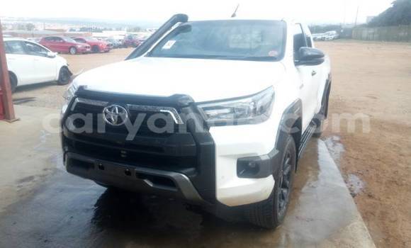 Buy Used Toyota Hilux White Car in Gobabis in Omaheke