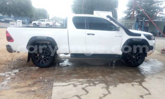 Buy Used Toyota Hilux White Car in Gobabis in Omaheke Buy Used Toyota Hilux White Car in Gobabis in Omaheke