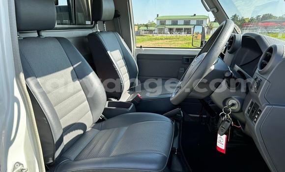 Buy Used Toyota Land Cruiser White Car in Walvis Bay in Namibia Buy Used Toyota Land Cruiser White Car in Walvis Bay in Namibia