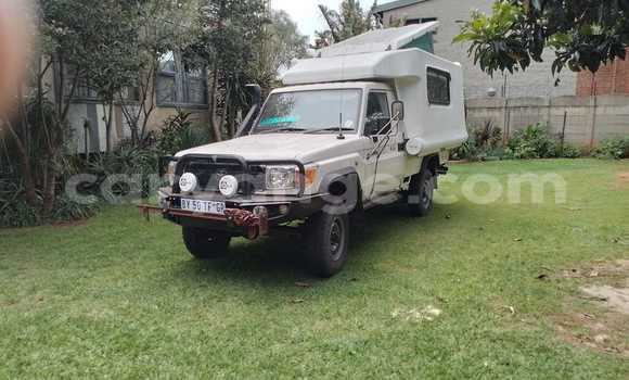 Buy Used Toyota Land Cruiser White Car in Walvis Bay in Namibia Buy Used Toyota Land Cruiser White Car in Walvis Bay in Namibia