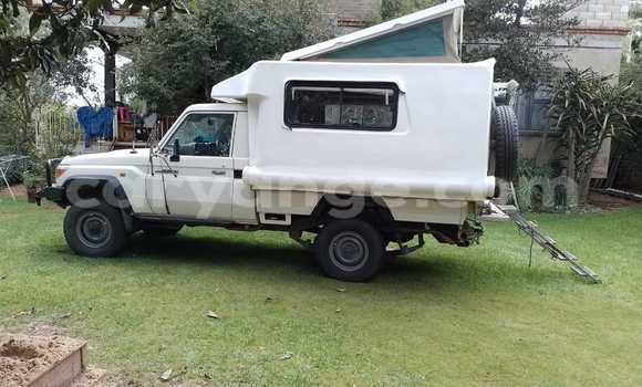 Buy Used Toyota Land Cruiser White Car in Walvis Bay in Namibia Buy Used Toyota Land Cruiser White Car in Walvis Bay in Namibia