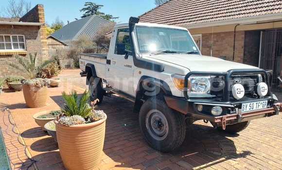 Buy Used Toyota Land Cruiser White Car in Walvis Bay in Namibia Buy Used Toyota Land Cruiser White Car in Walvis Bay in Namibia
