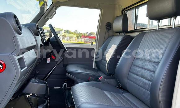 Buy Used Toyota Land Cruiser White Car in Walvis Bay in Namibia Buy Used Toyota Land Cruiser White Car in Walvis Bay in Namibia