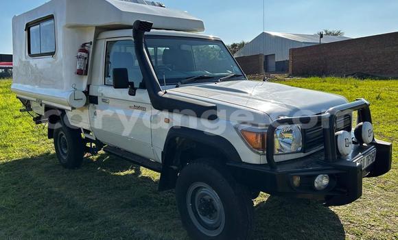 Buy Used Toyota Land Cruiser White Car in Walvis Bay in Namibia Buy Used Toyota Land Cruiser White Car in Walvis Bay in Namibia