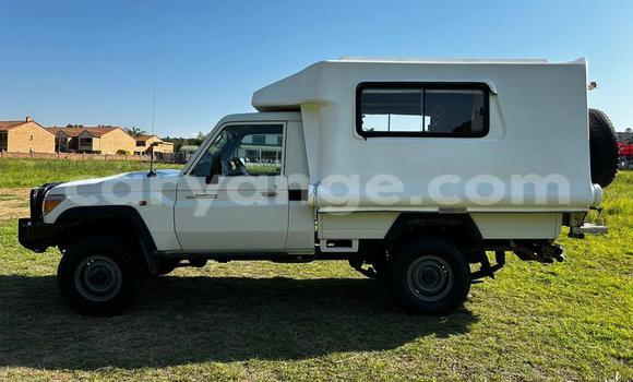 Buy Used Toyota Land Cruiser White Car in Walvis Bay in Namibia Buy Used Toyota Land Cruiser White Car in Walvis Bay in Namibia