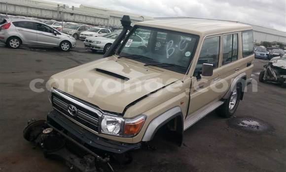 Buy Used Toyota Land Cruiser Brown Car in Okahandja in Namibia