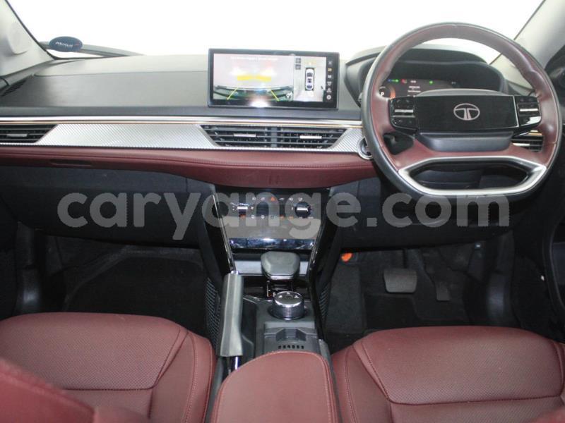 Big with watermark tata sumo karas bethanien 25745