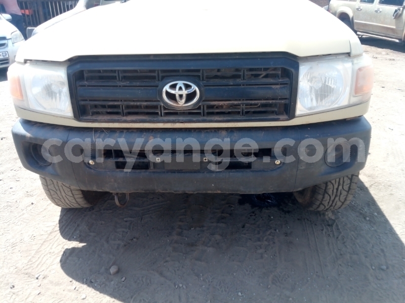 Big with watermark toyota land cruiser namibia windhoek 25756
