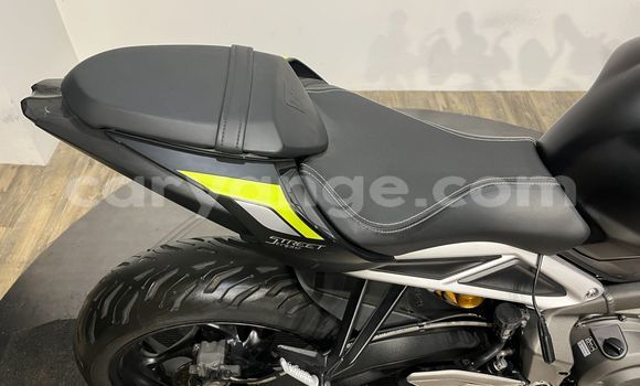 Buy Used Triumph Street Triple Black Bike in Henties Bay in Erongo Buy Used Triumph Street Triple Black Bike in Henties Bay in Erongo