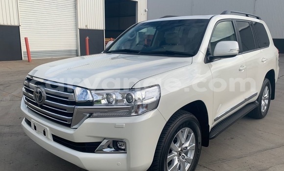 Buy Used Toyota Land Cruiser White Car in Windhoek in Namibia