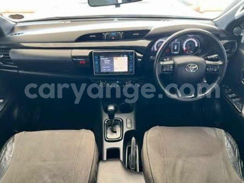 Big with watermark toyota hilux namibia swakopmund 25783