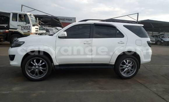 Buy Used Toyota Fortuner White Car in Gobabis in Omaheke
