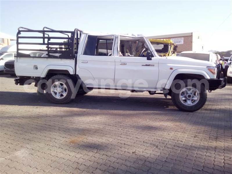 Big with watermark toyota land cruiser namibia windhoek 25801