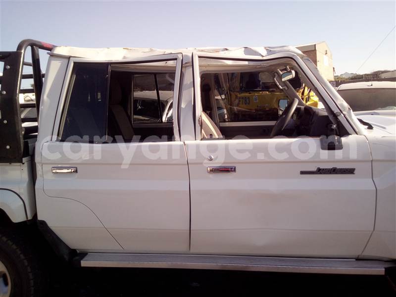 Big with watermark toyota land cruiser namibia windhoek 25801