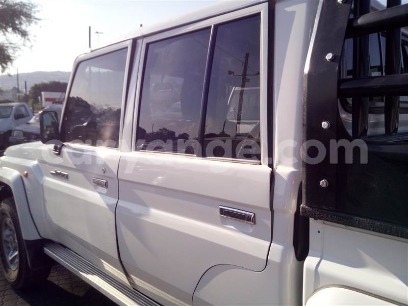 Big with watermark toyota land cruiser namibia windhoek 25801