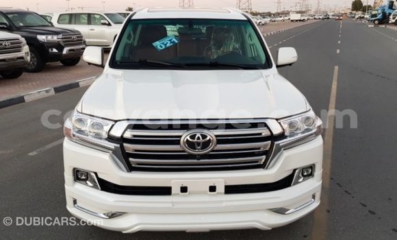 Acheter Import Voiture Toyota Land Cruiser Blanc à Import - Dubai, Namibie Acheter Import Voiture Toyota Land Cruiser Blanc à Import - Dubai, Namibie