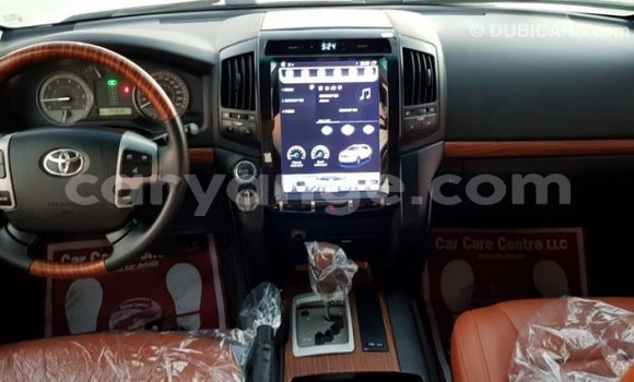 Acheter Import Voiture Toyota Land Cruiser Blanc à Import - Dubai, Namibie Acheter Import Voiture Toyota Land Cruiser Blanc à Import - Dubai, Namibie