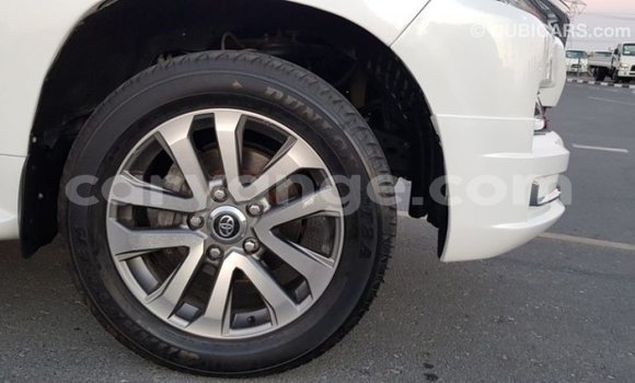 Acheter Import Voiture Toyota Land Cruiser Blanc à Import - Dubai, Namibie Acheter Import Voiture Toyota Land Cruiser Blanc à Import - Dubai, Namibie