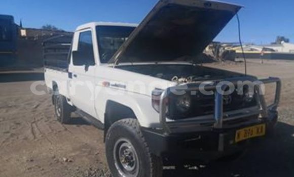 Acheter Occasion Voiture Toyota Land Cruiser Blanc à Windhoek, Namibie Acheter Occasion Voiture Toyota Land Cruiser Blanc à Windhoek, Namibie