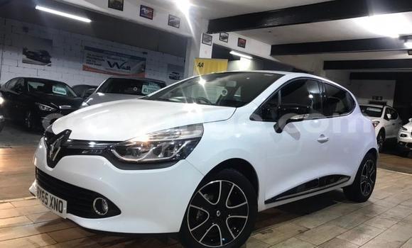 Buy Used Renault Clio White Car in Gobabis in Omaheke Buy Used Renault Clio White Car in Gobabis in Omaheke