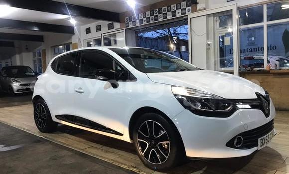 Buy Used Renault Clio White Car in Gobabis in Omaheke Buy Used Renault Clio White Car in Gobabis in Omaheke