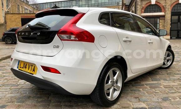 Buy Used Volvo V40 White Car in Karibib in Erongo Buy Used Volvo V40 White Car in Karibib in Erongo