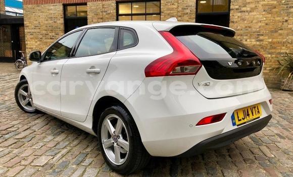 Buy Used Volvo V40 White Car in Karibib in Erongo Buy Used Volvo V40 White Car in Karibib in Erongo