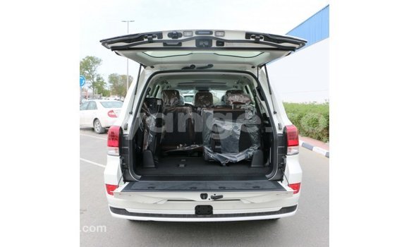 Acheter Import Voiture Toyota Land Cruiser Blanc à Import - Dubai, Namibie Acheter Import Voiture Toyota Land Cruiser Blanc à Import - Dubai, Namibie