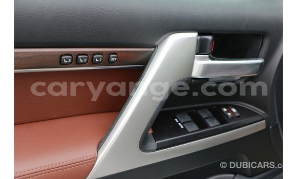 Acheter Import Voiture Toyota Land Cruiser Blanc à Import - Dubai, Namibie Acheter Import Voiture Toyota Land Cruiser Blanc à Import - Dubai, Namibie