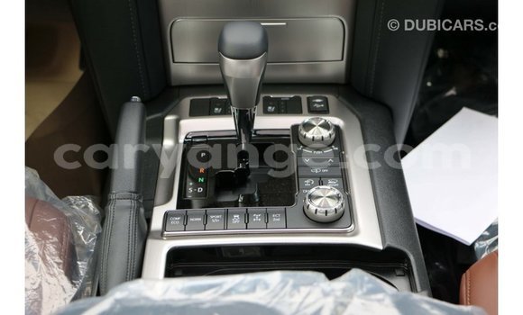 Acheter Import Voiture Toyota Land Cruiser Blanc à Import - Dubai, Namibie Acheter Import Voiture Toyota Land Cruiser Blanc à Import - Dubai, Namibie