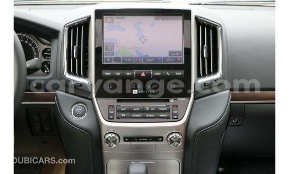 Acheter Import Voiture Toyota Land Cruiser Blanc à Import - Dubai, Namibie Acheter Import Voiture Toyota Land Cruiser Blanc à Import - Dubai, Namibie