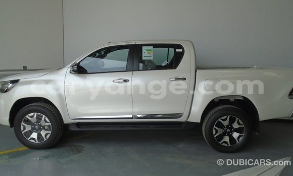 Acheter Import Voiture Toyota Hilux Blanc à Import - Dubai, Namibie Acheter Import Voiture Toyota Hilux Blanc à Import - Dubai, Namibie