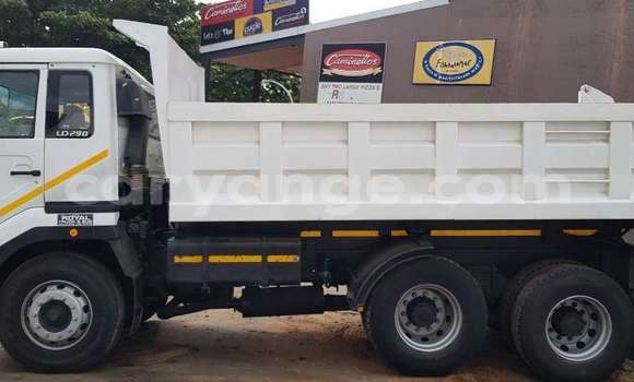 Acheter Occasion Utilitaire Nissan UD Blanc à Keetmanshoop, Namibie Acheter Occasion Utilitaire Nissan UD Blanc à Keetmanshoop, Namibie