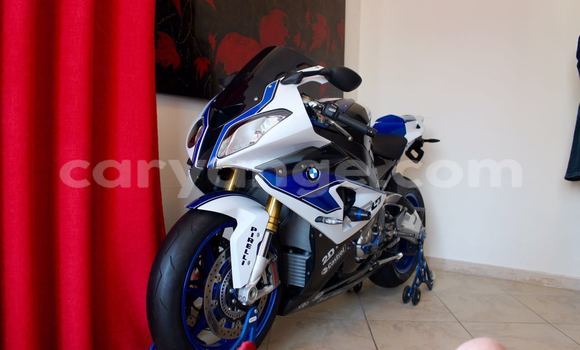 Acheter Occasion Moto BMW HP4 Bleu à Walvis Bay, Namibie Acheter Occasion Moto BMW HP4 Bleu à Walvis Bay, Namibie