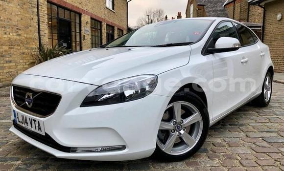 Buy Used Volvo V40 White Car in Mariental in Namibia Buy Used Volvo V40 White Car in Mariental in Namibia